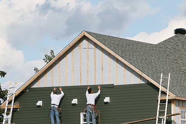 Professional Siding Installation technician working in Wilmington, IL